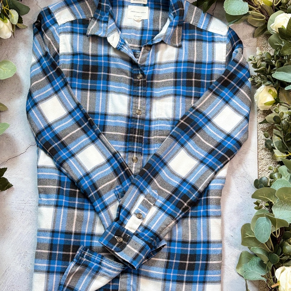 American Eagle Blue and Black Plaid Shirt